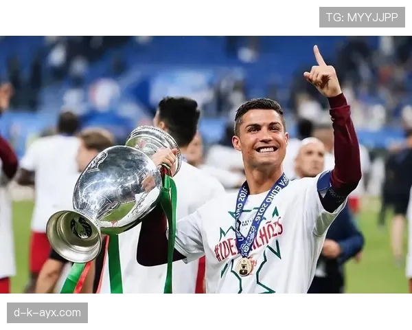 C罗率队豪取欧冠三连冠，稳健表现尽显领袖风范