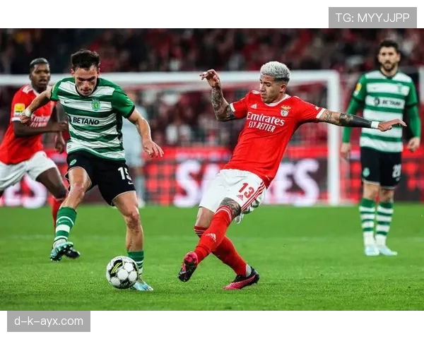 乌加特出球能力进化:从纯防守到参与推进 乌加特出球能力进化:从纯防守到参与推进