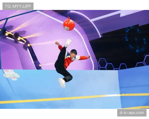 邢傲伟退役后住进大别墅，每天五点起床练腹肌，老婆说他比当运动员时还疯